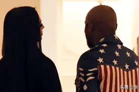 拳王梅威瑟携新女友亮相，两人已确定恋情，双双现身NBA球场图片