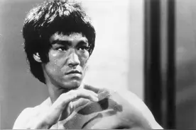 巨星李小龙：不仅是创立截拳道的武术家，还是个善于思考的哲学家图片