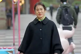 退休后当瑜伽教练，五年考了7张瑜伽证，这位杭州姐姐当真厉害图片