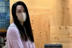 41岁徐子珊近照曝光，退圈后生活大不如前，逛商铺路人都认不出图片