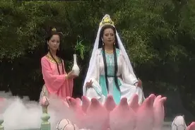 孙悟空拿不动玉净瓶，为何观音侍女拿得轻松？你看这侍女前身是谁图片