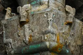三星堆3号坑新出的青铜器铭文“巫”字，讲解中药蛇床子图片
