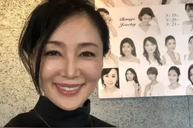 日本53岁阿姨获选美冠军，被小24岁男友倒追，这身材哪像53图片