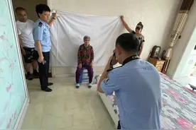 小小身份证搭起警民“连心桥”图片