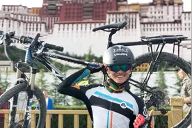 四川成都：13岁男孩骑行318川藏线 24天骑完2142公里视频封面