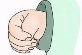 健康学堂丨宝宝长期拇指内扣危害大！快来学习纠正“三步走”图片