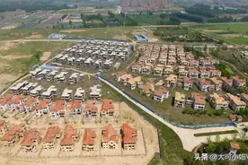 近400栋别墅成“废城”，投资120亿荒废3年多，今重获新生图片