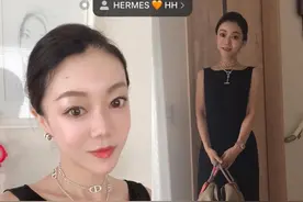 爱马仕项链搭配黑色西装裙的穿搭图片