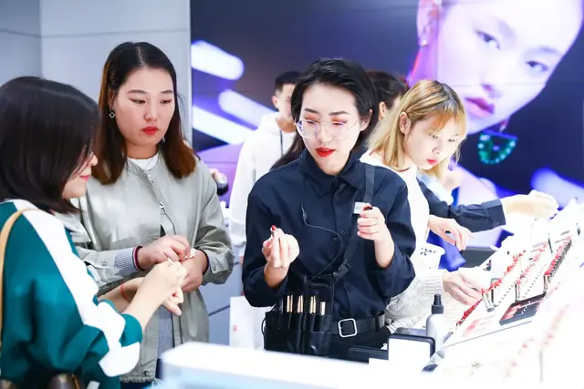 完美日记线下体验店终于开来郑州！新年限定也太可了