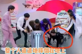 太心疼！张月综艺被高跟鞋绊倒，竟然还有网友大骂摔得好？图片