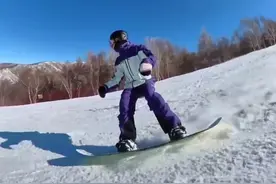 “沪上皇”秦奋发视频，评论区不能直视，“舔狗”成群出现图片