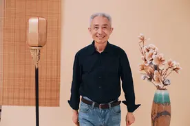 那个说李白的德行当不了官，王之涣是个混蛋的戴建业，到底是谁？图片