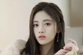 “千年美女”鞠婧祎的雅典娜COS，上半身完美，可全景很真实！图片