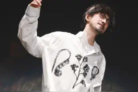 谁说他被时代抛弃！周传雄苏州演唱会万人大合唱，打了多少人的脸图片