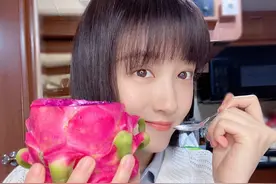 关晓彤用火龙果做小零食，《王牌对王牌》分享新吃法，好吃不洗碗图片
