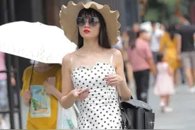 每日一笑：漂亮的妹子就是与众不同啊，连生气都这么可爱呢图片