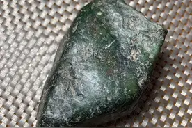 会卡翡翠原石图片