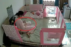 孩子睡着后，监控拍下保姆手上的动作，宝妈：回去就给她涨工资图片
