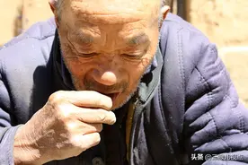 80岁老人吃蜂王之食，50岁至今已30多年，看看老人身体状况咋样图片