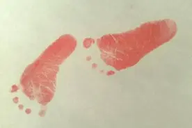 新生儿脚印有什么意义？医院规定留脚印，原因没有你想得那么简单图片