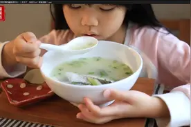 非常好喝的「鲈鱼汤」作法！天涼了，免疫力UP！感冒退散！视频封面