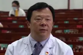 言传身教 以身垂范 胡豫白衣执甲 战“疫”在一线图片