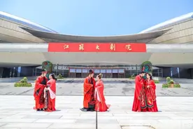 因为抗“疫”推迟的婚礼 今天邀你共同见证图片