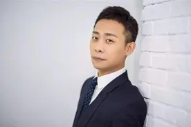 一夜成名后闪婚，妻子大自己6岁二婚带娃还丁克，张译到底图什么图片