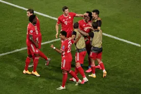 1-0！欧冠冠军诞生！拜仁缔造3大纪录，32岁莱万跪地痛哭图片