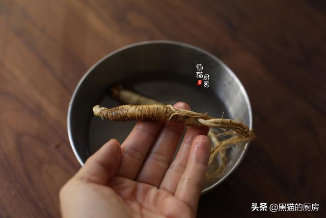秋冬进补，用它煲汤比羊肉牛肉好，17种氨基酸且高蛋白低脂肪