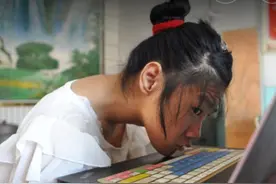 脑瘫女孩郭向鸽靠舌头自学成才，用鼻尖和下巴开办网店创富百万图片