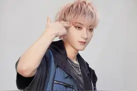 黄子韬晒与徐艺洋聊天记录，曝女方起床时间坑600元，还自称老子图片