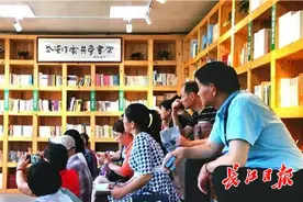 “大江东去，浪淘尽，千古风流人物……”解放公园举办了场共享诗会图片