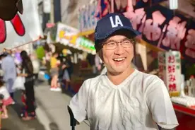 没有手脚的“励志作家”结婚15年暧昧50人，他有何特殊魅力？图片