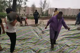 河南：多地民政部门闻汛而动 全力以赴保障民政对象安全图片