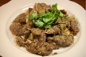 艺食饭堂 | 牙签泡椒嫩牛肉，美味升级，酸辣够味，百吃不厌图片