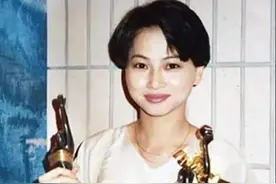 她是最经典建宁公主，与男友相恋25年至今未婚，53岁头发花白图片