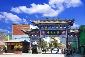 走进凤凰古镇图片