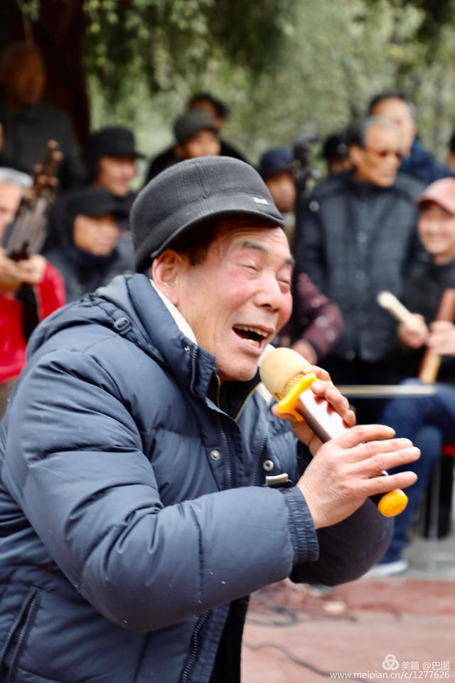 高手在民间，演出自娱自乐，洛阳周王城广场民间曲艺乐园