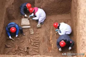 1987年河南挖到一座怪墓，三殉人二男一女，墓主或是黄帝对手图片
