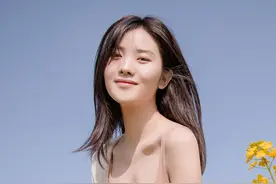 美图欣赏，油菜花海里的女孩图片