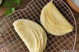 自制春卷皮，皮薄如纸，拉扯不易破皮，凉吃也很软，卷啥都好吃图片