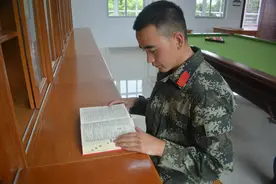 一名维吾尔族战士的成长之路图片