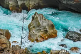 我，爬上过西藏冰川冰舌和冰洞，见到了美丽蓝冰之下的恐怖与危险图片