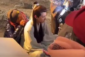 25岁男星拍戏好敬业！曝其剧组用抽烟当烟雾特效，表情反应获赞图片