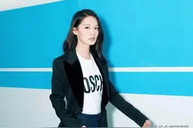 今年风衣已经“失宠”了！现在时兴“西装+T恤”，干练又有品位图片