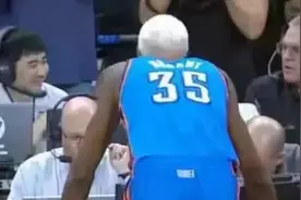 NBA那些像P图的照片，杜兰特白发 卡特飞翔 乔丹踢飞对手图片