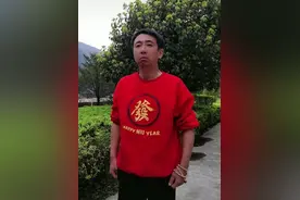 士兵突击范雷变落魄？回农村拍段子变网红，连车都是丈母娘买的图片
