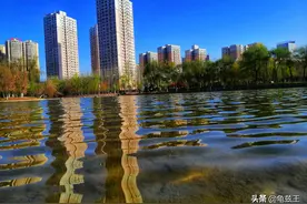 阿克苏多浪河景观带，如画卷般地摊开在天地中，美不胜收图片