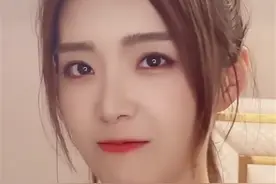 余霜和希然又撞造型了，黑色套装个白色运动装，这次她赢得很彻底图片